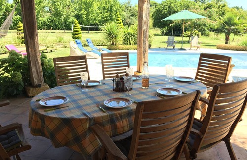 Lascazeres Cottage | Cosy one bedroom Gite, with Pool. MADIRAN