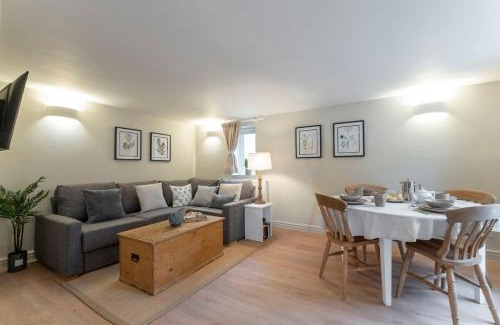 Montpellier House | Cosy & Peaceful Self Contained Home in Montpellier