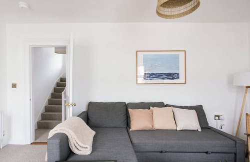 Portrush House | Cosy Period Cottage, 2 min walk to the beach and 5 min walk to the golf course