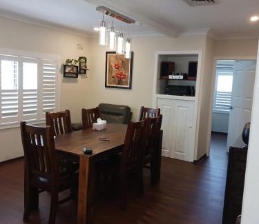 Mt Pritchard House | Cosy place with a nice garden