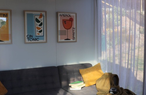 Peka Peka Cabin | Cosy pods, 2 minutes walk from beach - pet friendly!