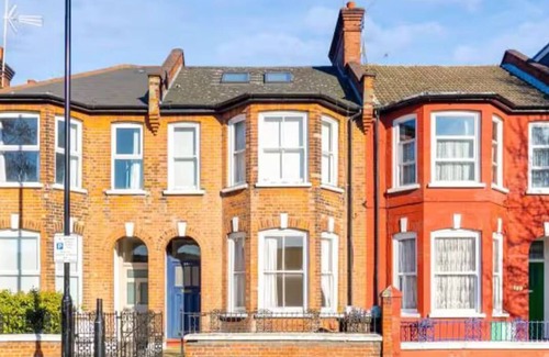St. Helen's Apartment | Cosy Private 3 Bedroom Flat Close to Portobello