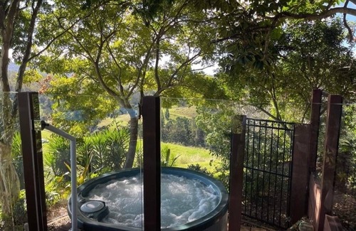 Palen Creek House | Cosy Retreat, 2 Fireplaces, Hot Tub, Pool table, Fire Pit , Mountain View’s.