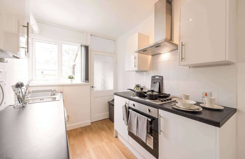 Doncaster House | Cosy Room in Doncaster Shared House With Kitchen