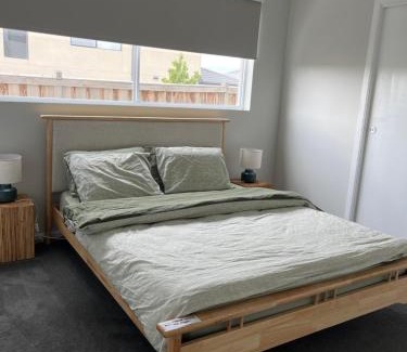 Wollert Bed & Breakfast | Cosy room stay- 25 min to Melbourne Airport and next to Hume Freeway