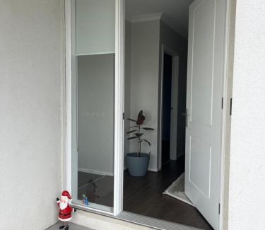 Wollert Bed & Breakfast | Cosy room stay- 25 min to Melbourne Airport and next to Hume Freeway