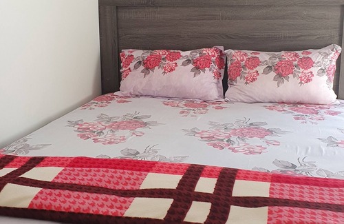 Mount Roskill House | Cosy room with ensuite bathroom on ground floor.
