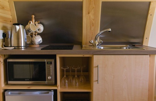 Thirsk Cabin | Cosy Rural Cabin with Private Hot Tub