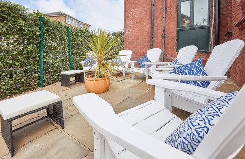 Saltburn-by-the-Sea Cottage | Cosy seaside cottage ideal for beach, pub & town. Private sun terrace with fire pit. Dogs welcome.