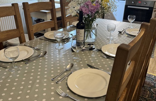 Wormhill Apartment | Cosy self catering apartment in large Victorian Residence