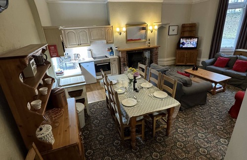 Wormhill Apartment | Cosy self catering apartment in large Victorian Residence