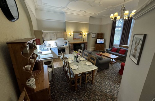Wormhill Apartment | Cosy self catering apartment in large Victorian Residence