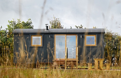 Monyash Cabin | Cosy Shepherd Hut in the Heart of the Peak District