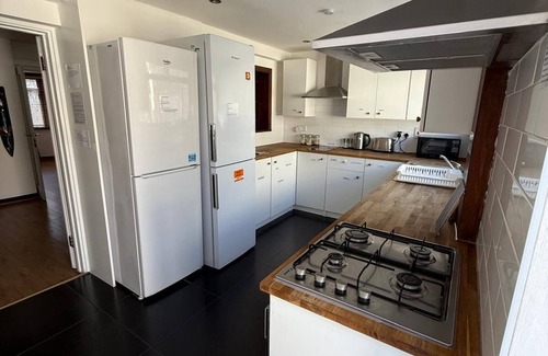Plaistow South House | Cosy Single Room 1+Patio view,Mins to Underground, Close to Heart of London