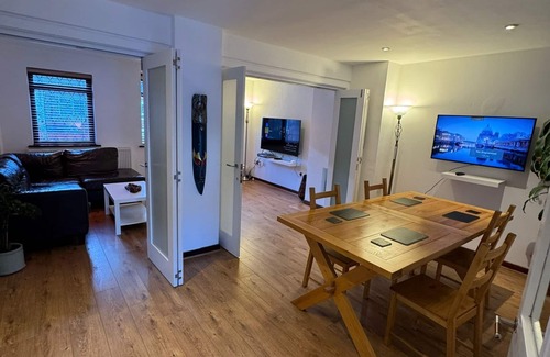 Plaistow South House | Cosy Single Room 1+Patio view,Mins to Underground, Close to Heart of London