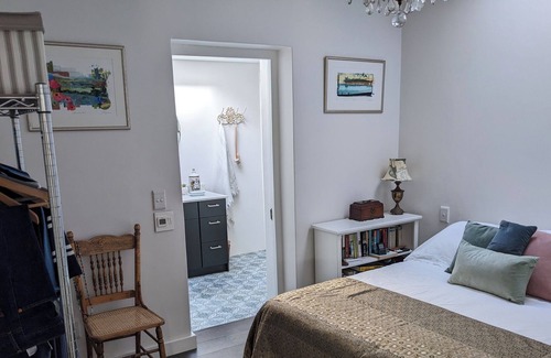 Kalk Bay Cottage | Cosy Solar-Powered Cottage in the Heart of Kalk Bay - new listing