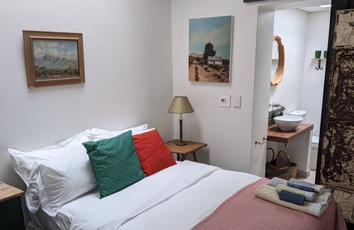 Kalk Bay Cottage | Cosy Solar-Powered Cottage in the Heart of Kalk Bay - new listing