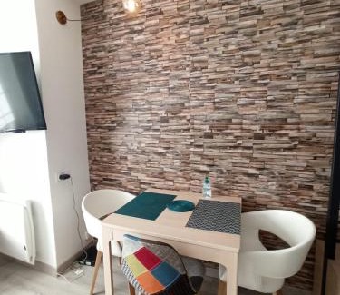 La Cite Apartment | Cosy Solidor T2 avec jardin terrasse 100m plage