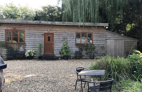 Coalpit Heath Cabin | Cosy South Gloucestershire Cabin Retreat