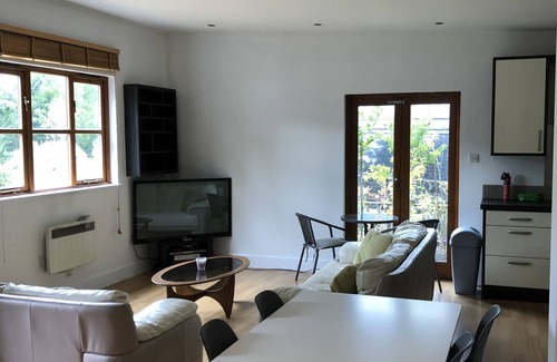 Coalpit Heath Cabin | Cosy South Gloucestershire Cabin Retreat