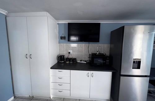 Bloubergstrand Cottage | Cosy space for work or getaway close to Blougberg beach Cape Town