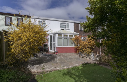 Vange House | *Cosy*Spacious*Wifi*Clean*Close2City*Parking*