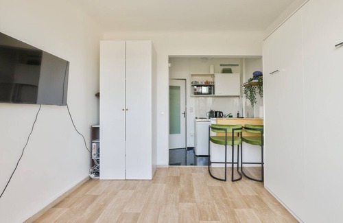 Amerique Apartment | Cosy studio 1min walk from Porte des Lilas metro station