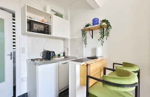 Amerique Apartment | Cosy studio 1min walk from Porte des Lilas metro station