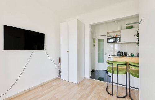 Amerique Apartment | Cosy studio 1min walk from Porte des Lilas metro station