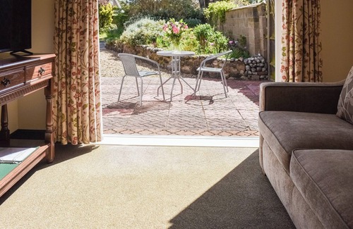 Sheringham Cottage | Cosy studio accommodation very close to amenities.