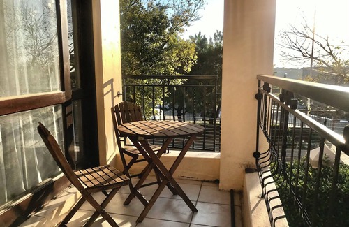 Lone Hill Apartment | Cosy studio apartment in the heart of Fourways l Near Monte Casino with balcony