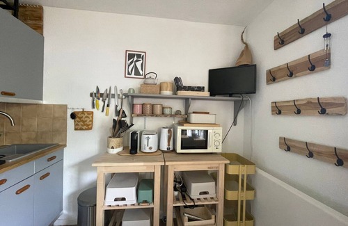 Abondance Apartment | Cosy Studio Cabin Between Abondance and La Chapelle with Balcony and Parking