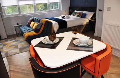 Central Milton Keynes Apartment | Cosy Studio- Central MK