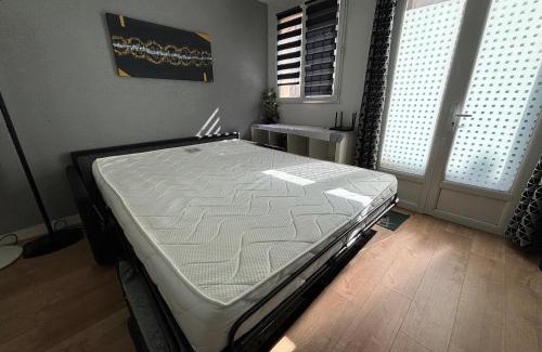 Nogent Village Apartment | Cosy Studio in Nogent-sur-Marne, City Centre, WiFi