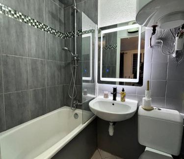 Nogent Village Apartment | Cosy Studio in Nogent-sur-Marne, City Centre, WiFi