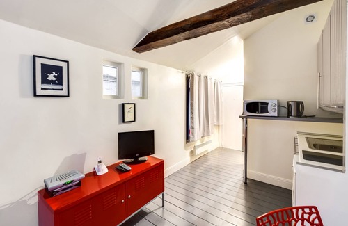 Saint-Germain-des-Pres Apartment | Cosy Studio in Saint Germain des Près