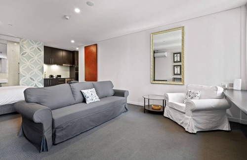 Melbourne Central Business District Apartment | Cosy Studio in the City Centre