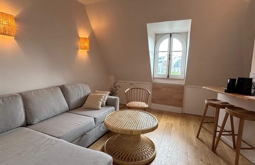 Champs-Elysees Apartment | Cosy studio overlooking the rooftops of Paris