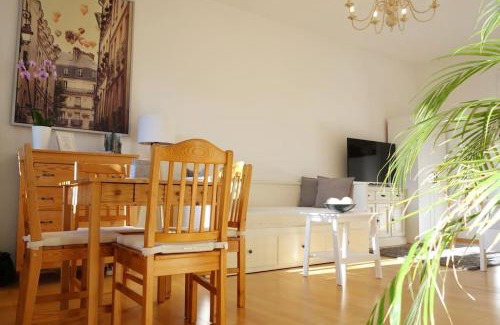 Outer Neustadt Apartment | Cosy Studio, sunny balcony in It-District Neustadt