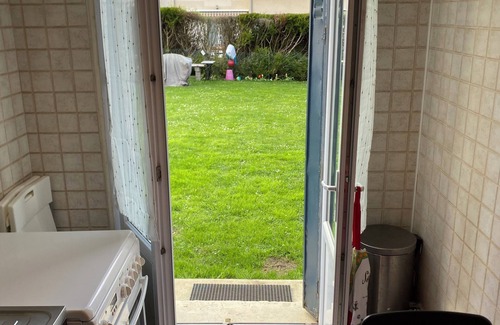 Carrieres-sur-Seine Apartment | Cosy studio with garden CHATOU 78