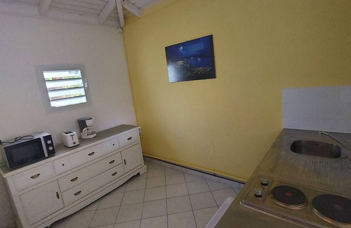 Saint-Claude Apartment | Cosy studio with Jacuzzi in the countryside overlooking La Soufrière