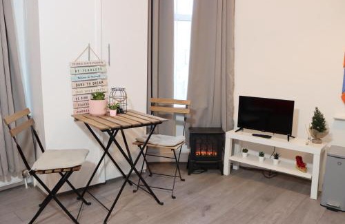 Finsbury Park Apartment | Cosy studio with kitchenette and private bathroom - 15mins to Central London!