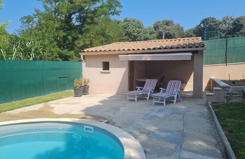 Bollene Apartment | Cosy studio with pool