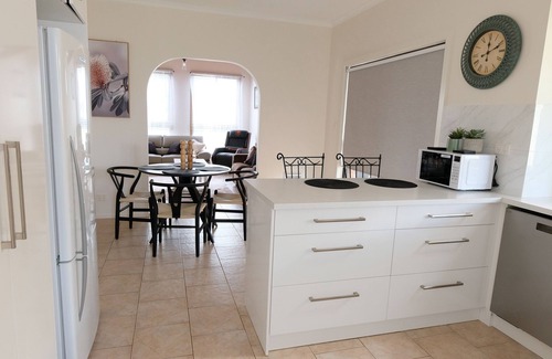 Hoppers Crossing House | Cosy, Stylish 3 Bedroom Stay in Hoppers Crossing
