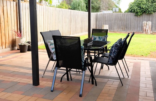 Hoppers Crossing House | Cosy, Stylish 3 Bedroom Stay in Hoppers Crossing