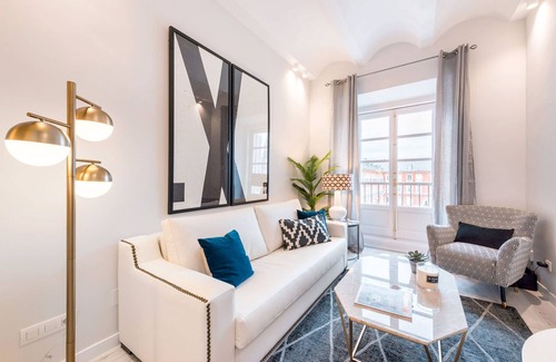 Sol Apartment | Cosy Suite in Plaza Mayor, Best for Couples. Plaza Mayor III