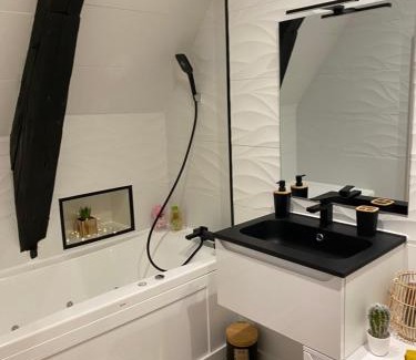 Poitiers Apartment | Cosy & Tendance Spa