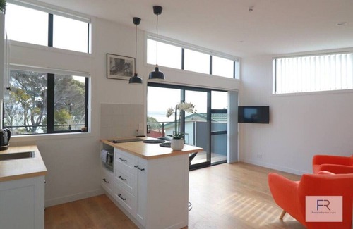 Beach Haven House | Cosy Tiny Home with Ocean Views