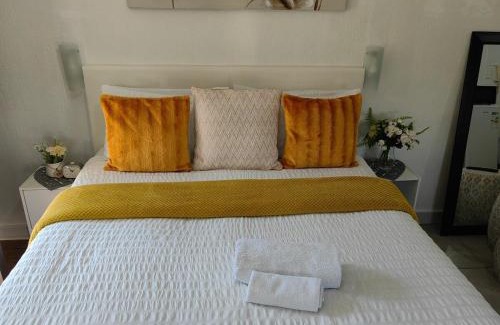 Randpark Ridge Apartment | Cosy Top floor Studio Apartment