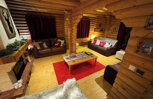 La Perriere Ski Chalet | Cosy traditional self-catered 13 bedroom log cabin chalet in Courchevel La Tania